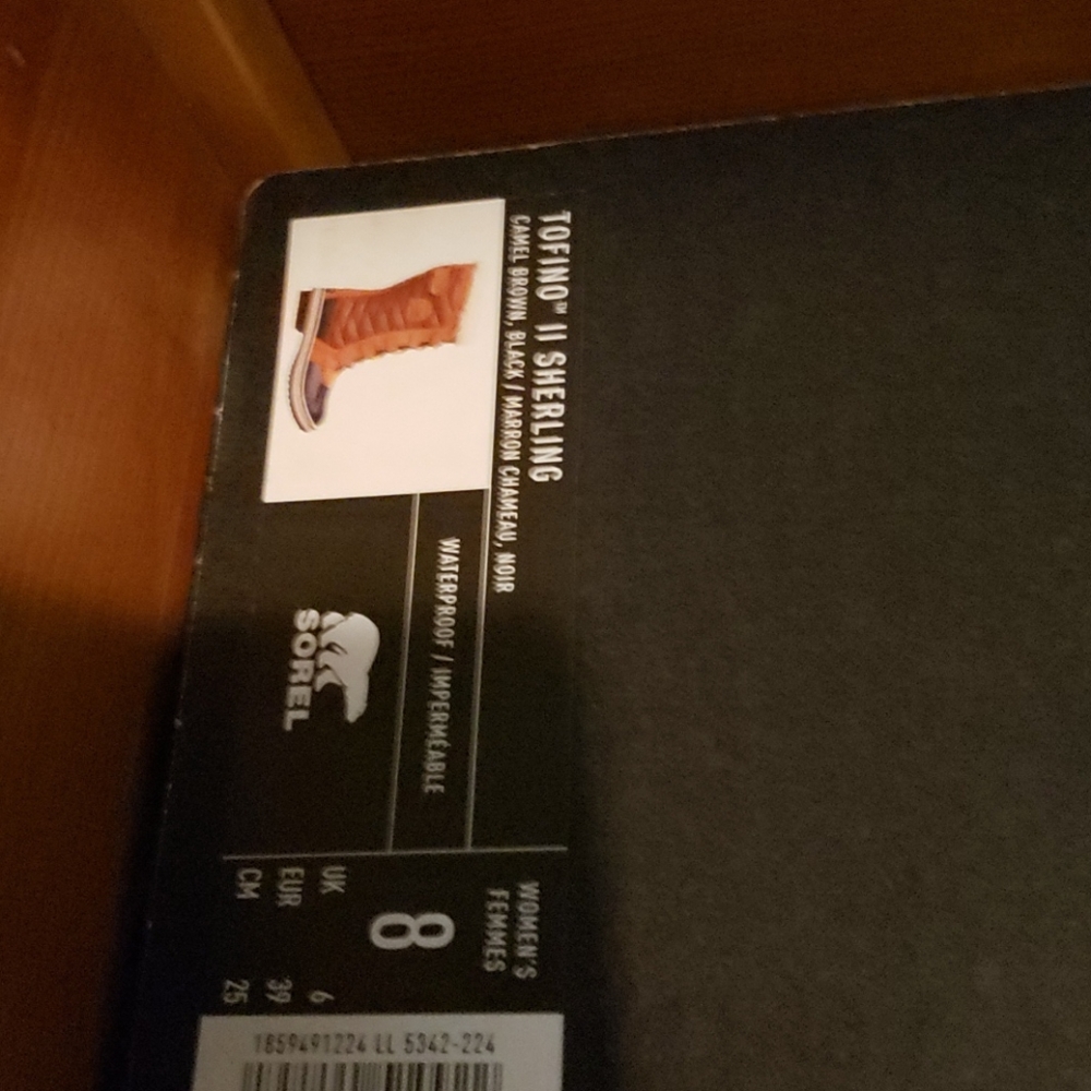 New with box, Tofino II Sherling boots Sorel